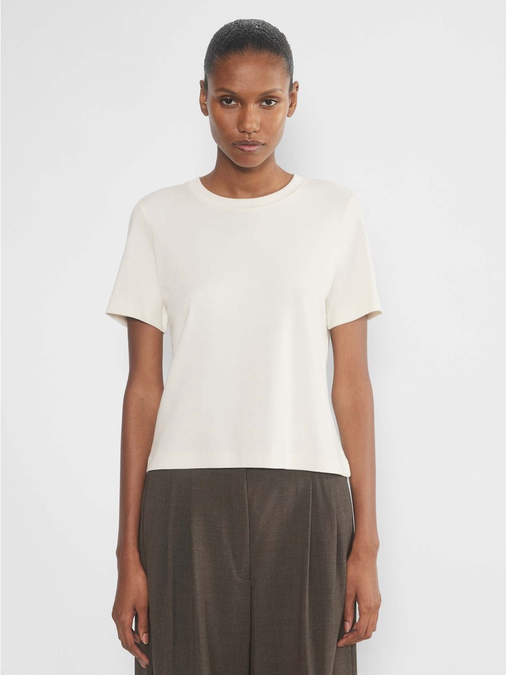 Aritzia Babaton Cream Crew Neck Stretch Tee Shirt Women’s Medium Never Worn